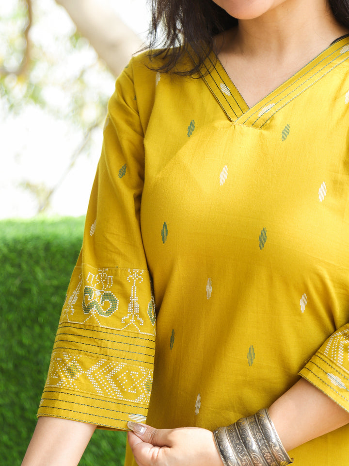 Pankhudi Dandelion Yellow V Neck Printed Work Cotton Kurti