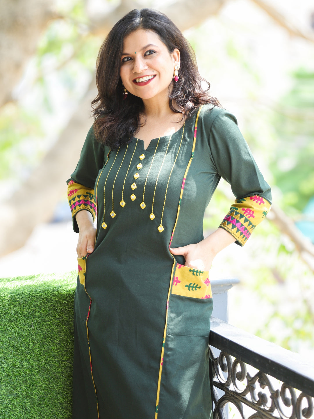 Aafeemi Sacramento Green Mirror Neck Work with Pocket Cotton Kurti