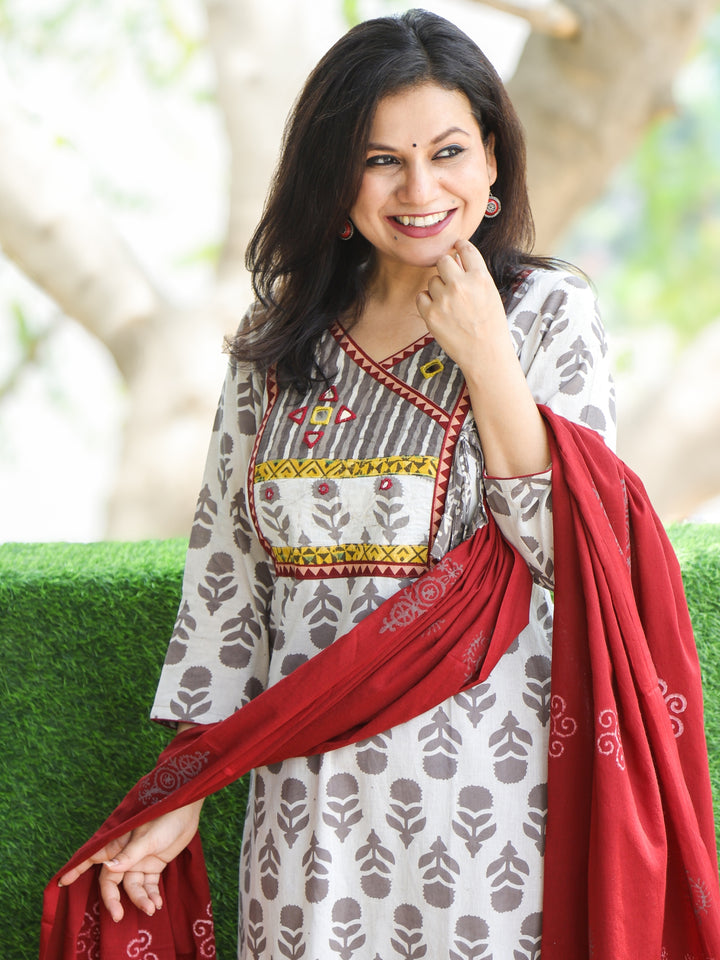 Aafeemi Ivory Beige Angrakha Kutch Neck Work Printed Cotton 3 Piece Set