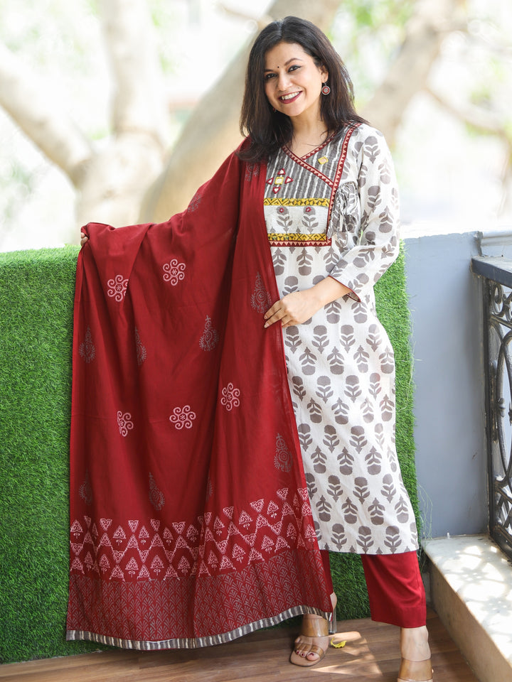 Aafeemi Ivory Beige Angrakha Kutch Neck Work Printed Cotton 3 Piece Set