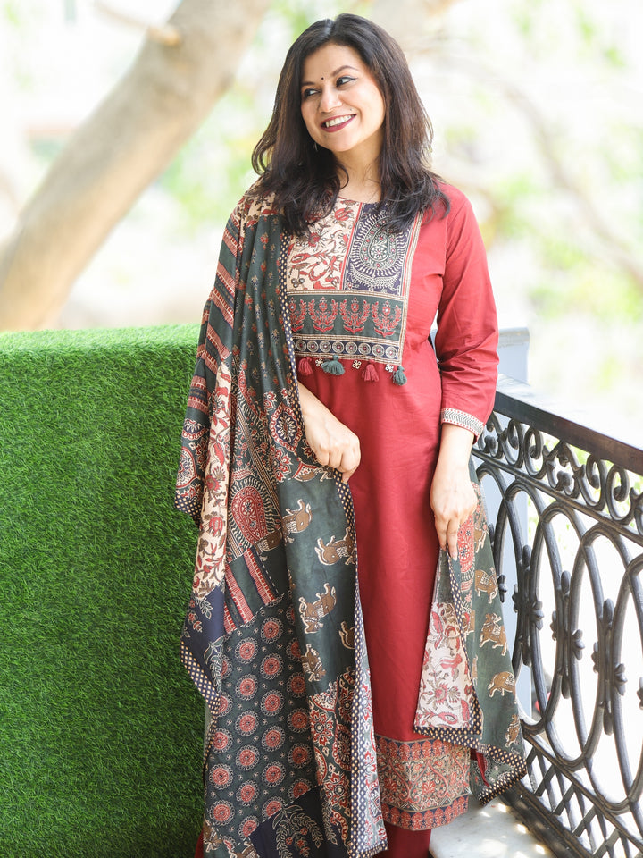Aafeemi Barn Red Patch Neckline with Kardana Work Cotton 3 Piece Set