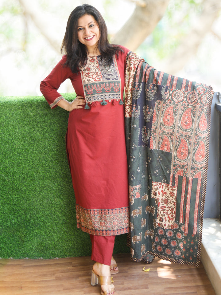 Aafeemi Barn Red Patch Neckline with Kardana Work Cotton 3 Piece Set