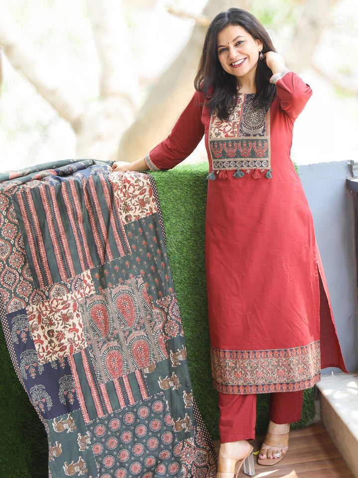Aafeemi Barn Red Patch Neckline with Kardana Work Cotton 3 Piece Set