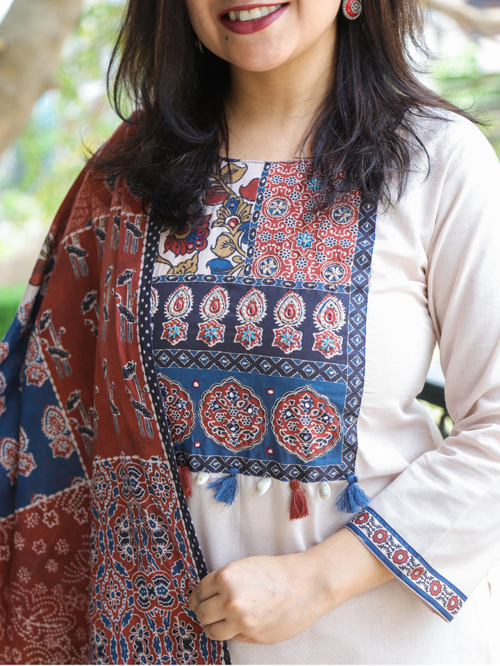Aafeemi Tuscan Beige Patch Neckline with Kardana Work Cotton 3 Piece Set