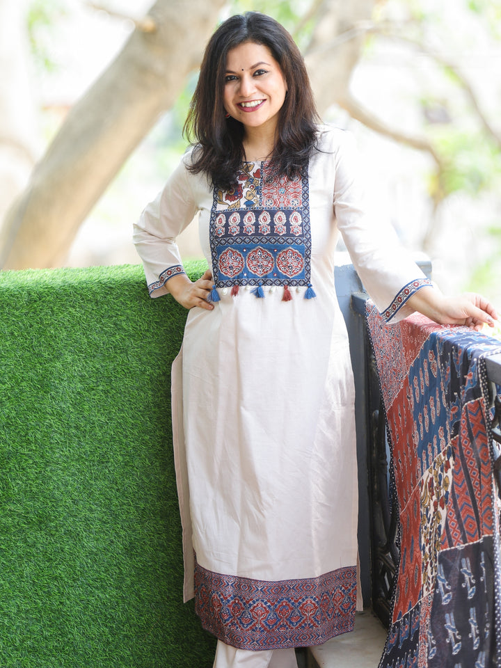 Aafeemi Tuscan Beige Patch Neckline with Kardana Work Cotton 3 Piece Set