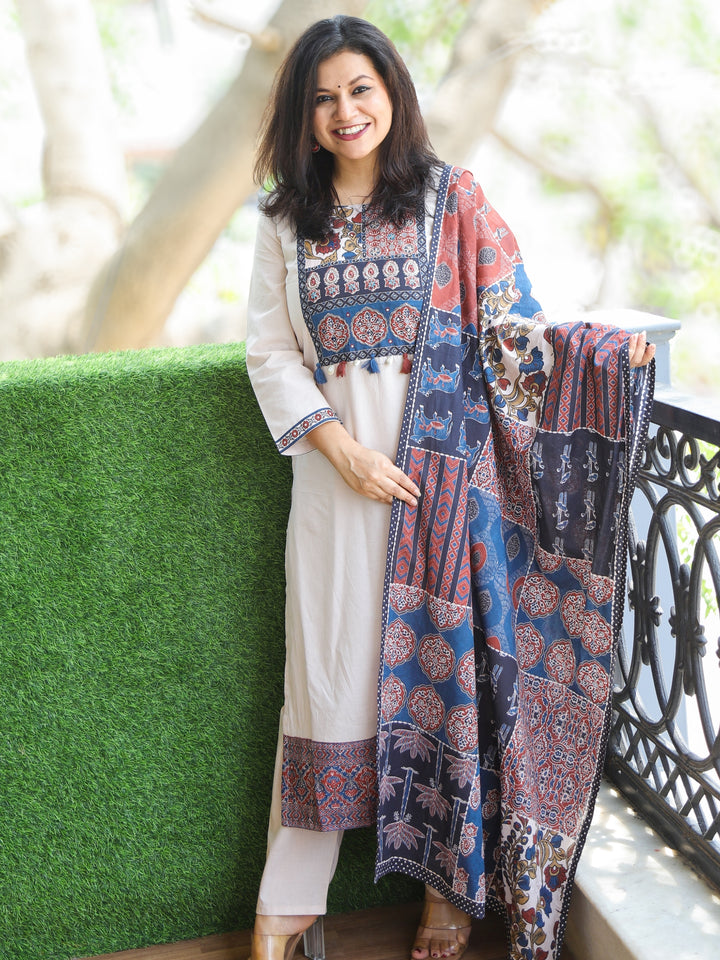 Aafeemi Tuscan Beige Patch Neckline with Kardana Work Cotton 3 Piece Set