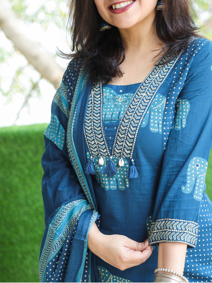 Aafeemi Cerulean Blue V Neck Kardana Embellish Neckline Gajj Print Cotton 3 Piece Set