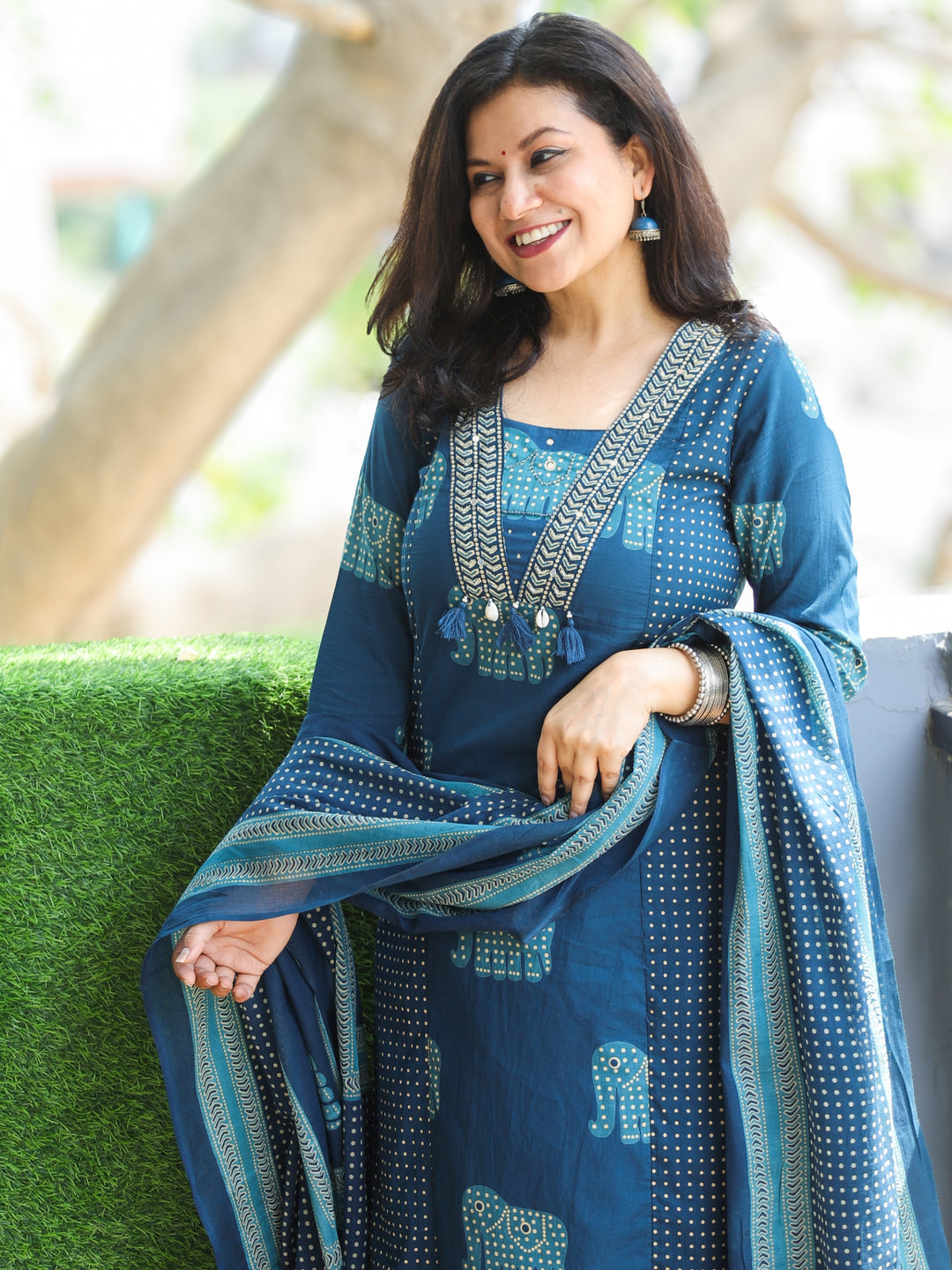Aafeemi Cerulean Blue V Neck Kardana Embellish Neckline Gajj Print Cotton 3 Piece Set