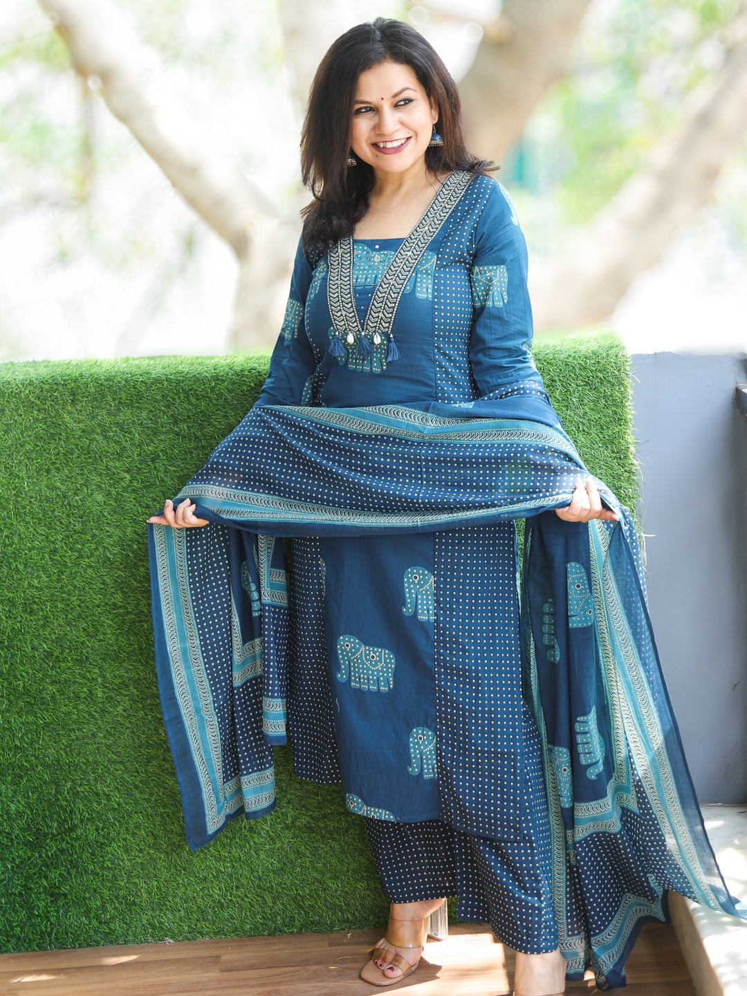 Aafeemi Cerulean Blue V Neck Kardana Embellish Neckline Gajj Print Cotton 3 Piece Set