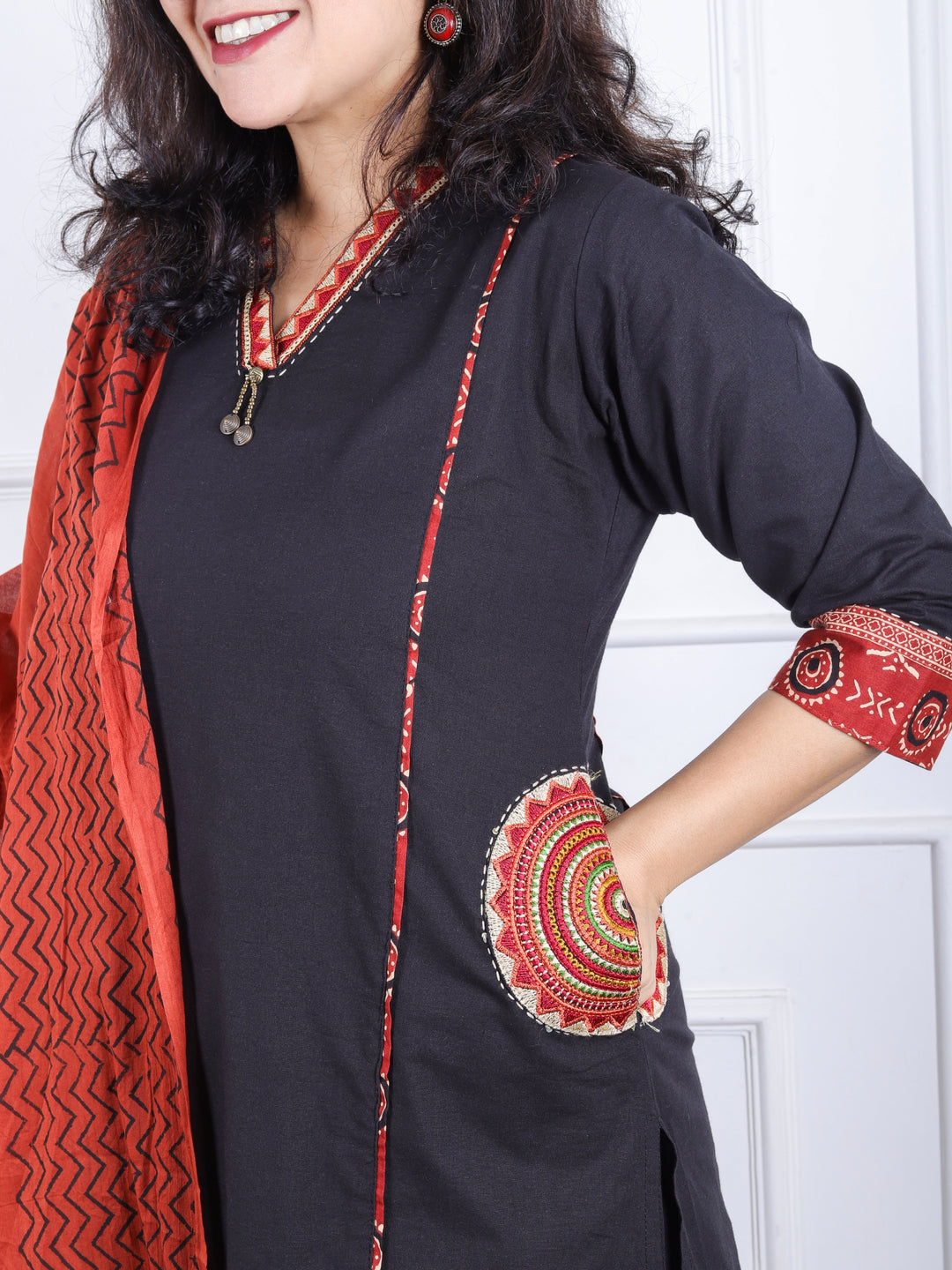 Chanda Ebony Black V Neck Lace Work with Pocket Cotton 3 Piece Set D2