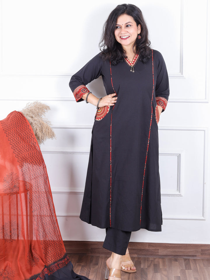Chanda Ebony Black V Neck Lace Work with Pocket Cotton 3 Piece Set D2