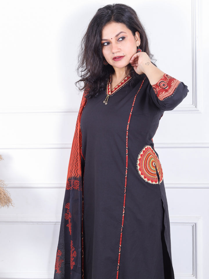 Chanda Ebony Black V Neck Lace Work with Pocket Cotton 3 Piece Set D2