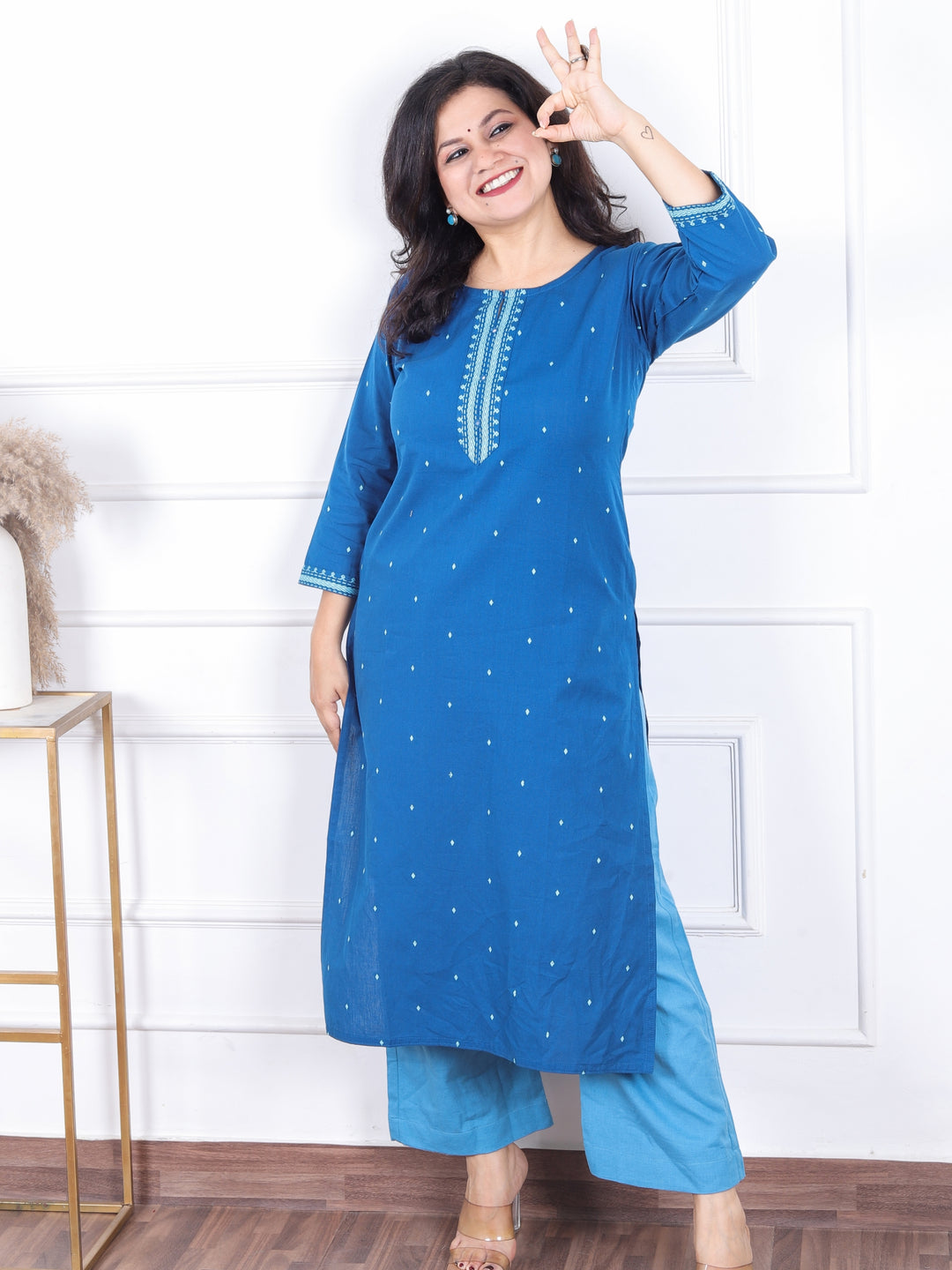 Masakkali Cobalt Blue Patra Work Patch with All Over Thread Buti Cotton Kurti