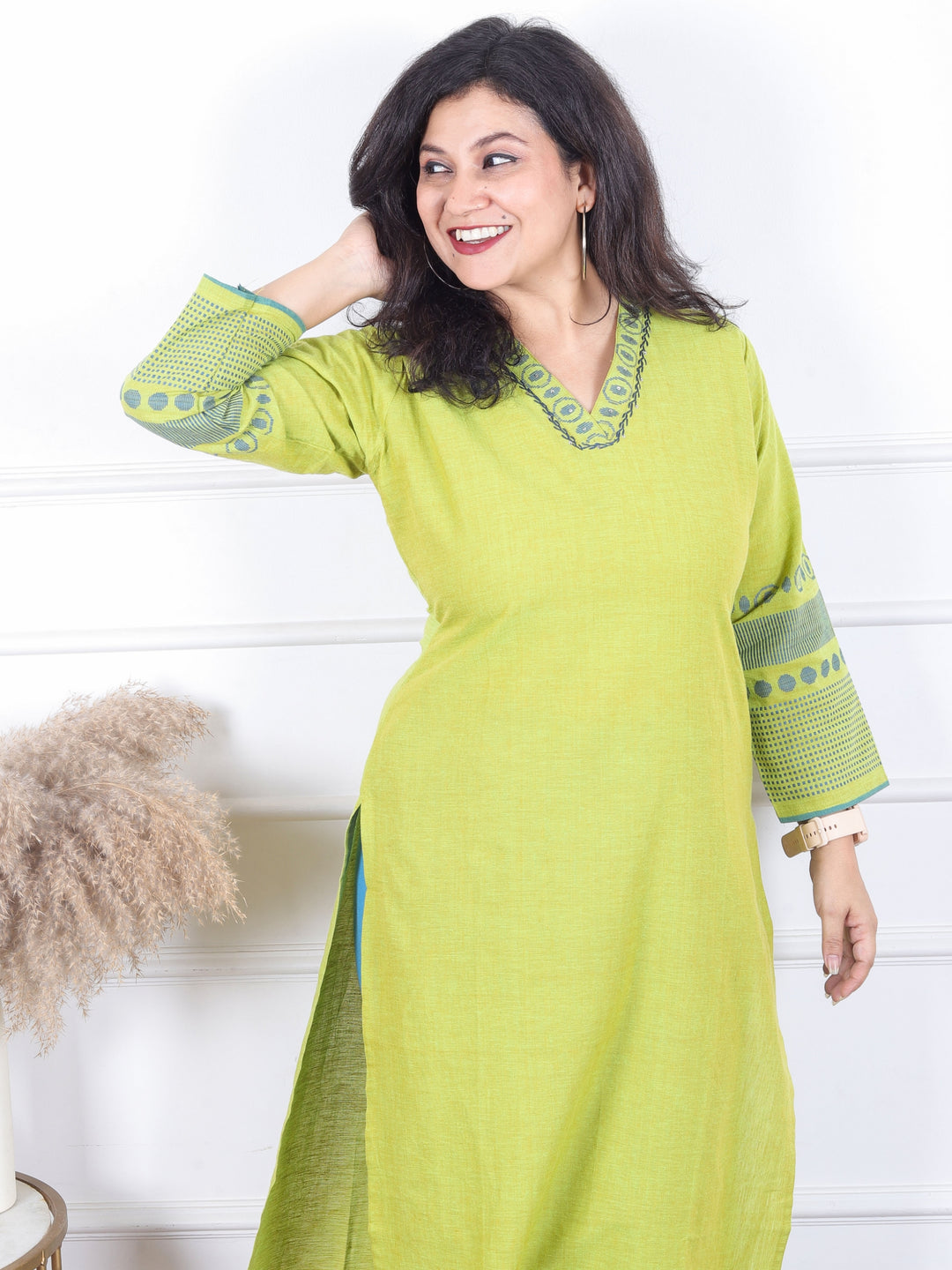 Himayati Lemon Green V Neck with Thread Weaved Neck and Back Cotton Kurti