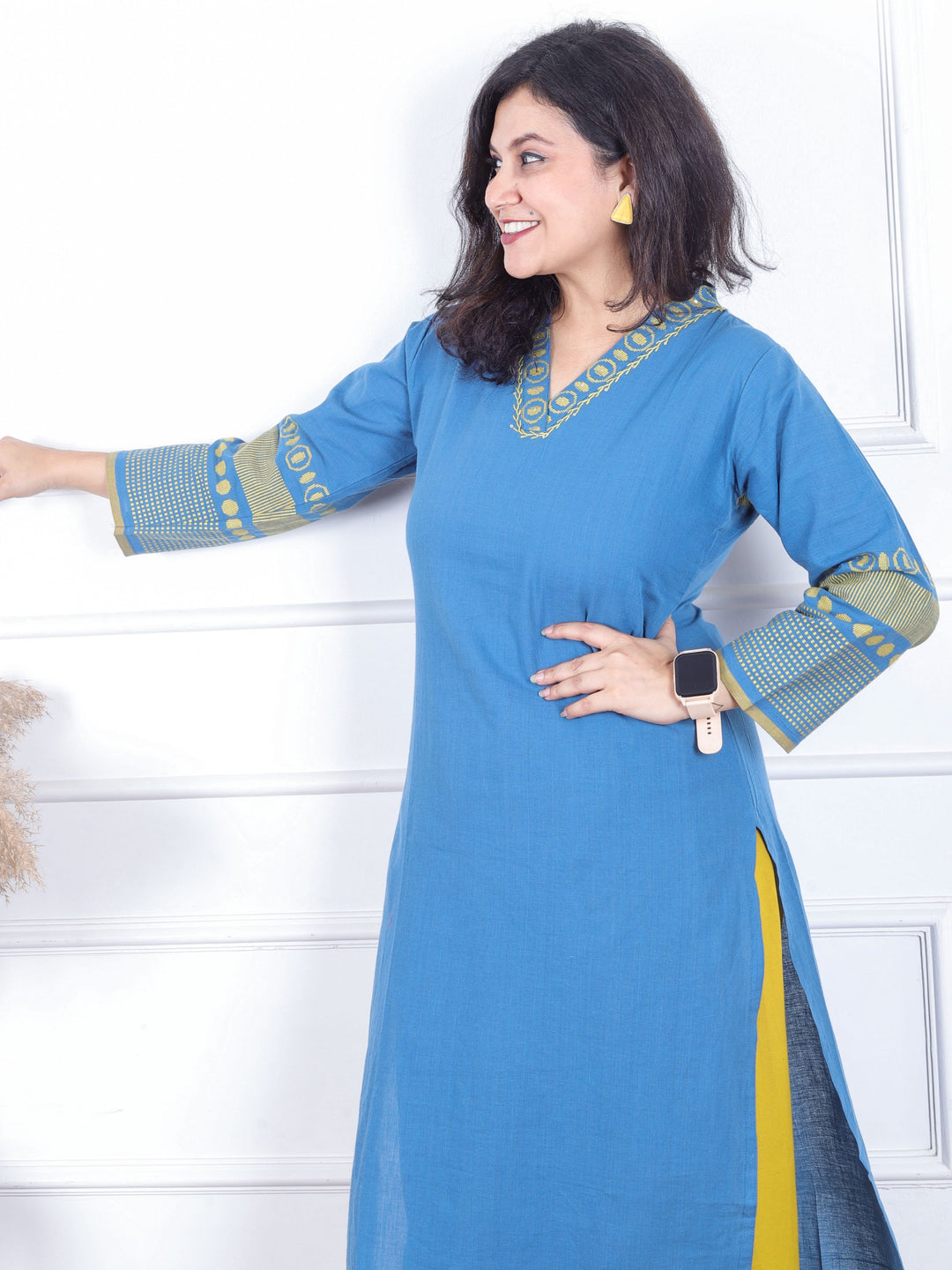 Himayati Sapphire Blue V Neck with Thread Weaved Neck and Back Cotton Kurti