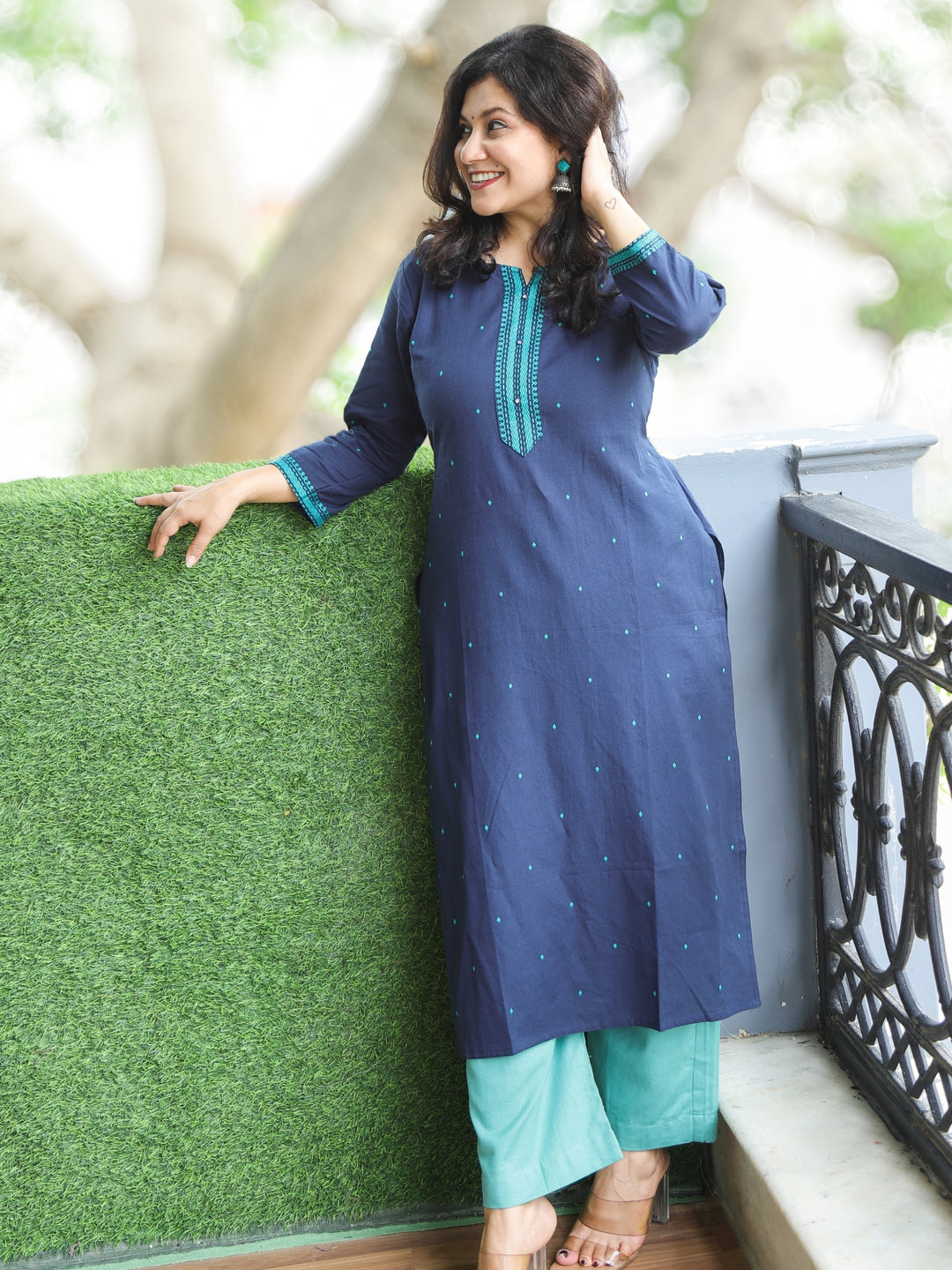Masakkali Navy Blue Patra Work Patch with All Over Thread Buti Cotton Kurti
