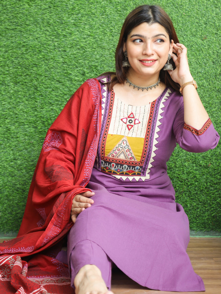 Sadhgi Mauve Lilac Embriodered Yoke with Mirror Work Cotton 3 Piece Set