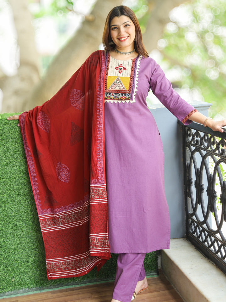 Sadhgi Mauve Lilac Embriodered Yoke with Mirror Work Cotton 3 Piece Set