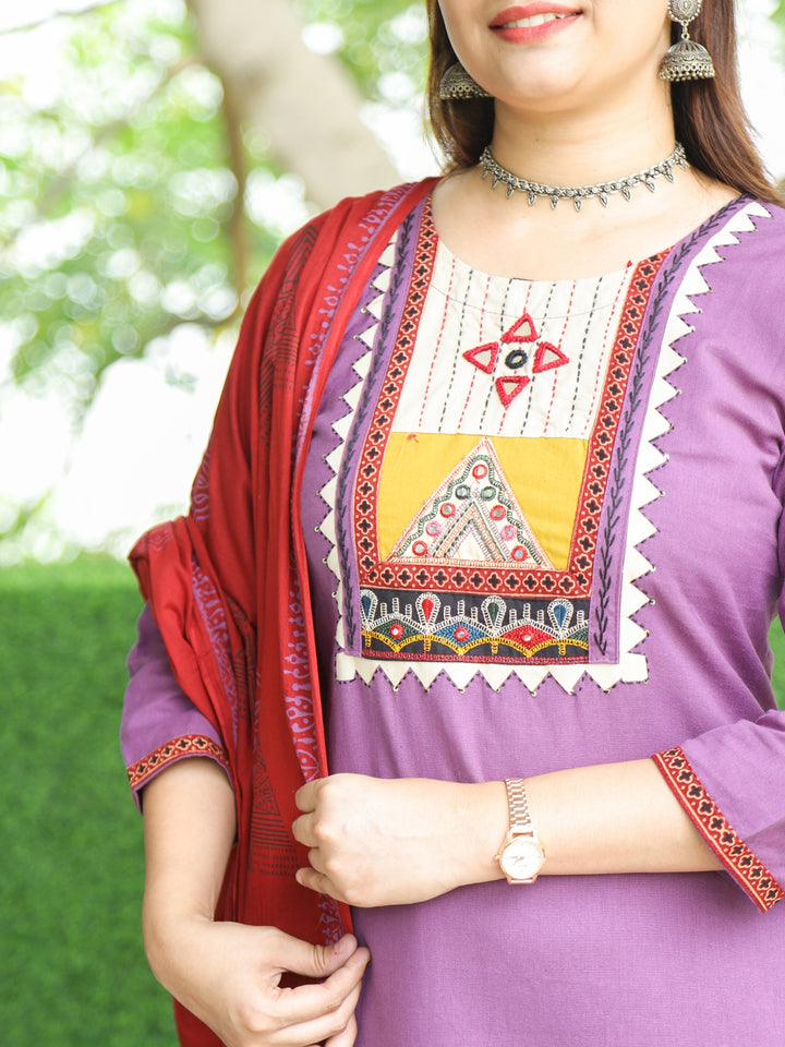 Sadhgi Mauve Lilac Embriodered Yoke with Mirror Work Cotton 3 Piece Set