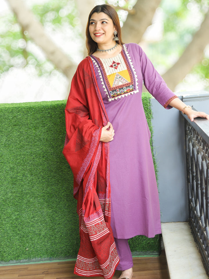 Sadhgi Mauve Lilac Embriodered Yoke with Mirror Work Cotton 3 Piece Set