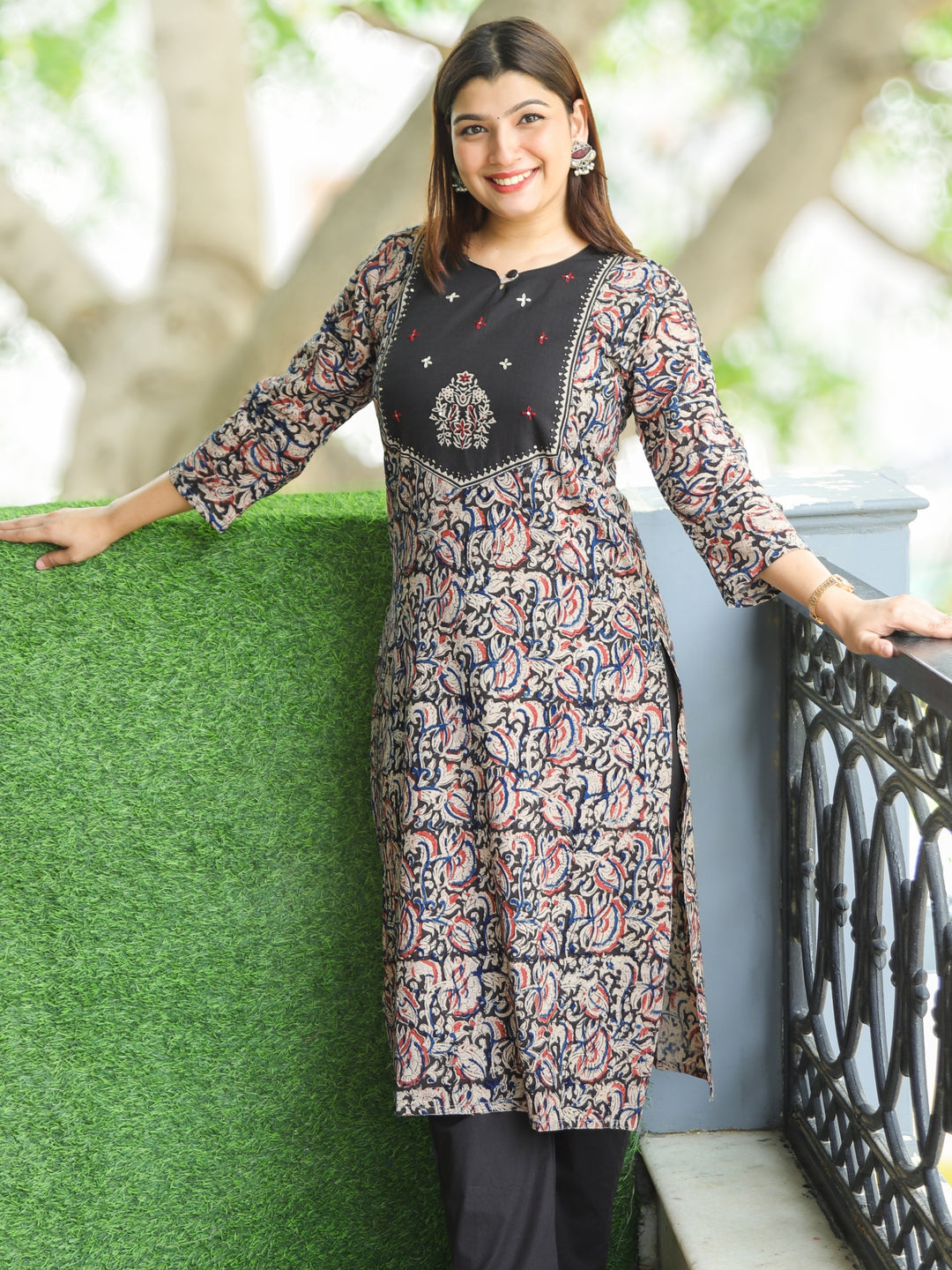 Sajni Faded Black Floral Thread Work Yoke with Kalamkari Printed Cotton 2 PIece Set
