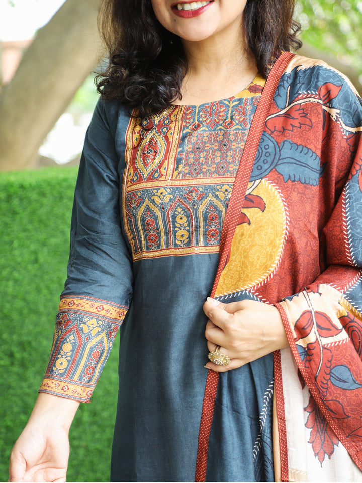 Pranda Charcoal Gray Digital Printed Yoke with French Knot Muslin 3 Piece Set