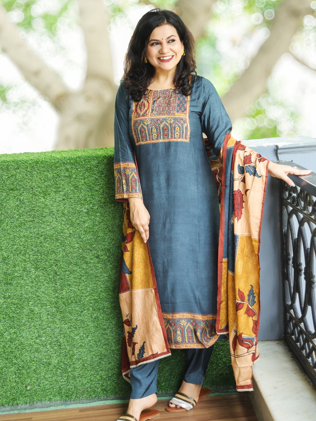 Pranda Charcoal Gray Digital Printed Yoke with French Knot Muslin 3 Piece Set