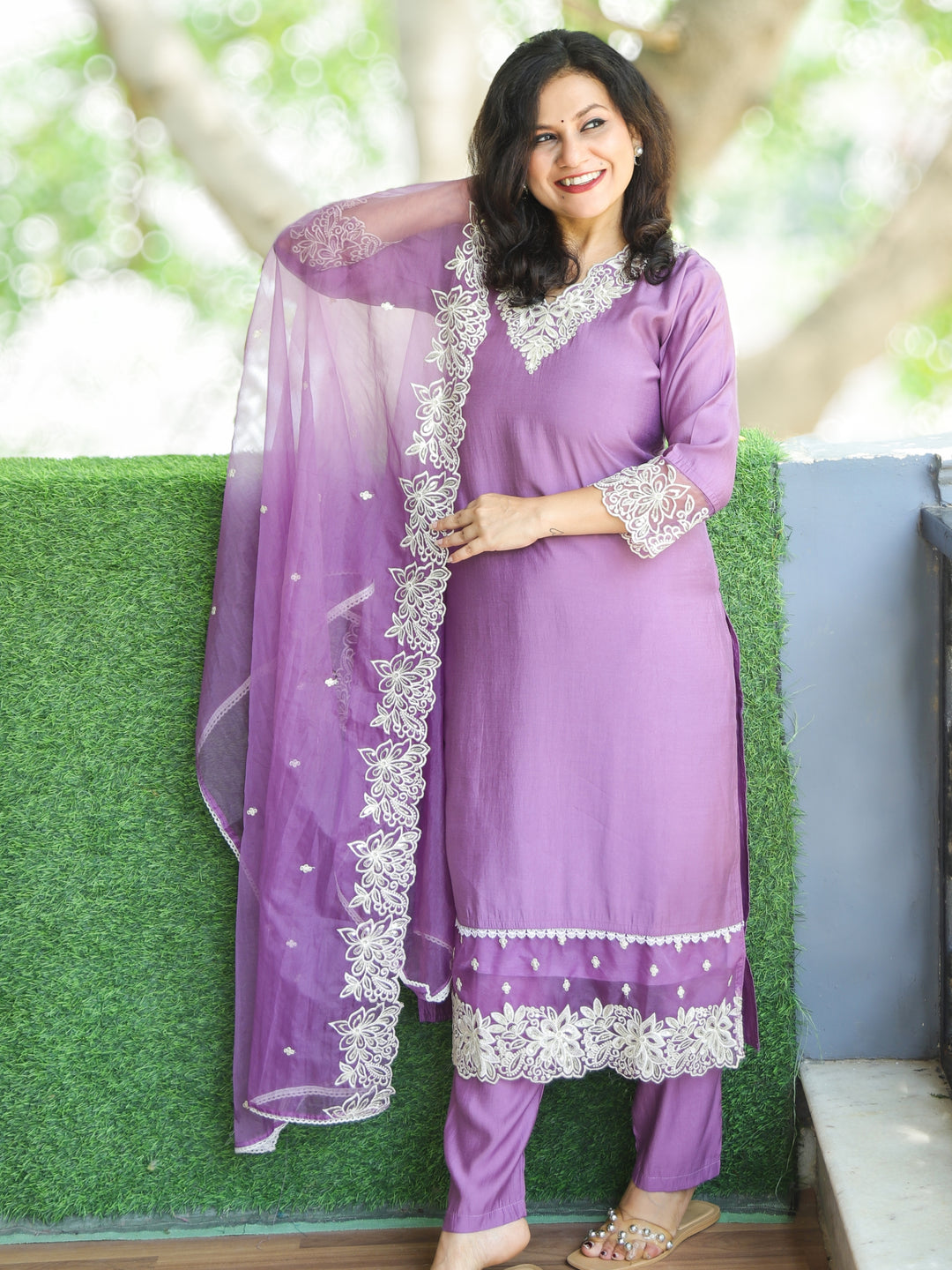 Sahiba Ochid Mauve V Embroidered Neck with Sequine Work Modal 3 Piece Set