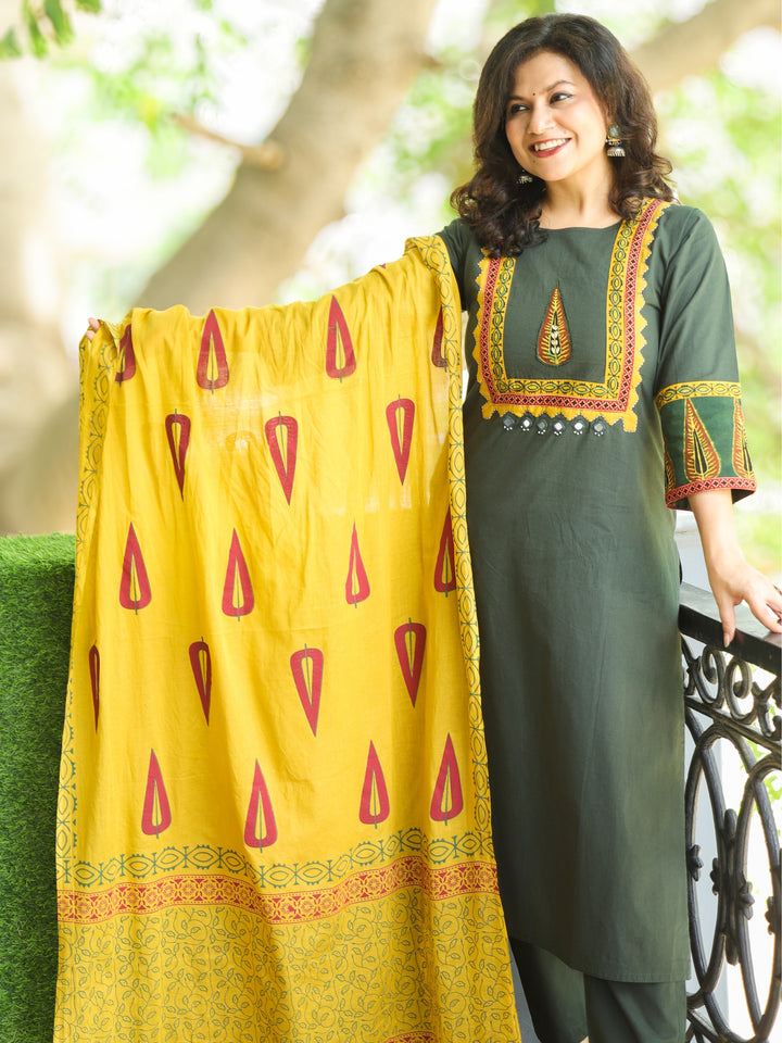 Halchal Sacramento Green Leaf Print Yoke with Thread Work Cotton 3 Piece Set