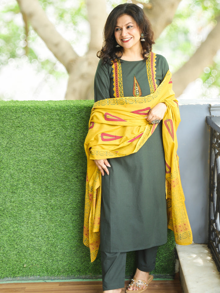Halchal Sacramento Green Leaf Print Yoke with Thread Work Cotton 3 Piece Set