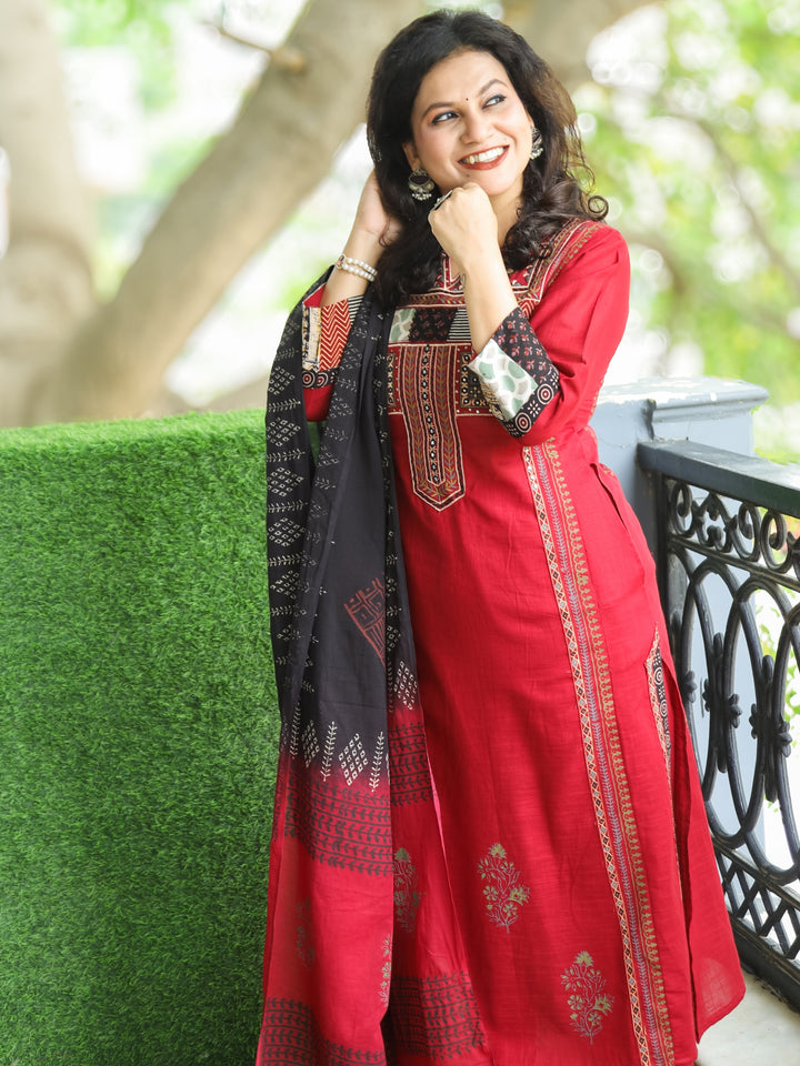 Swaroop Berry Red Embriodered  Neck Patch Panel Cotton 3 Piece Set with Pocket