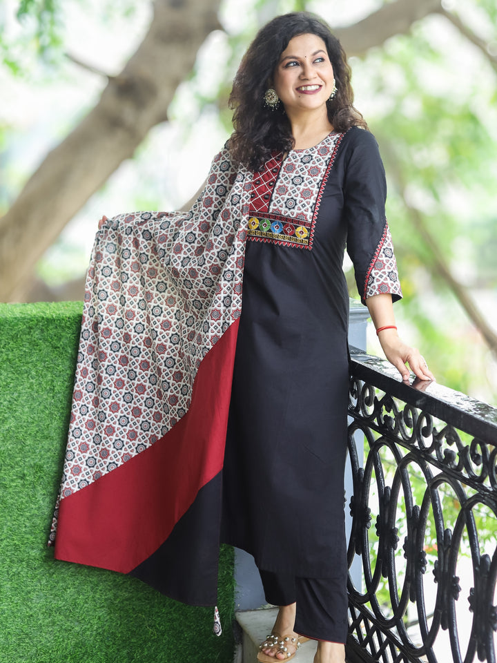 Kumkum Ebony Black Kutch Patch Mirror and Thread Embroidery Cotton 3 Piece Set
