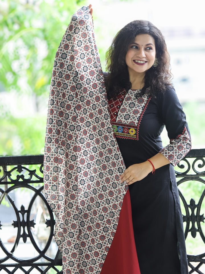 Kumkum Ebony Black Kutch Patch Mirror and Thread Embroidery Cotton 3 Piece Set
