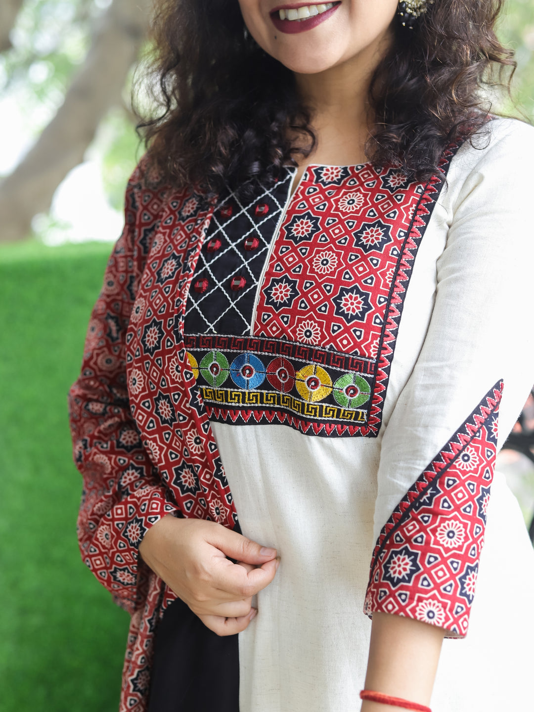 Kumkum Shell White Kutch Patch Mirror and Thread Embroidery Cotton 3 Piece Set