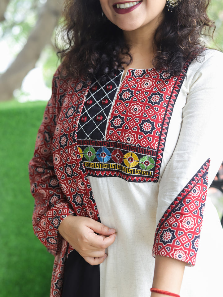Kumkum Shell White Kutch Patch Mirror and Thread Embroidery Cotton 3 Piece Set