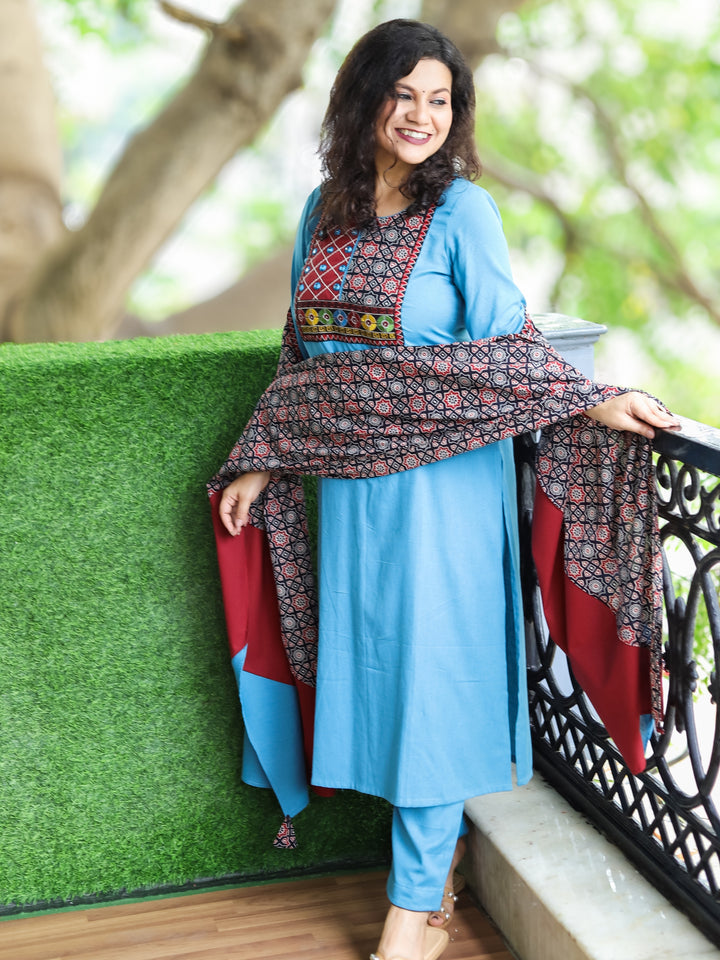 Kumkum Aqua Sky Kutch Patch Mirror and Thread Embroidery Cotton 3 Piece Set