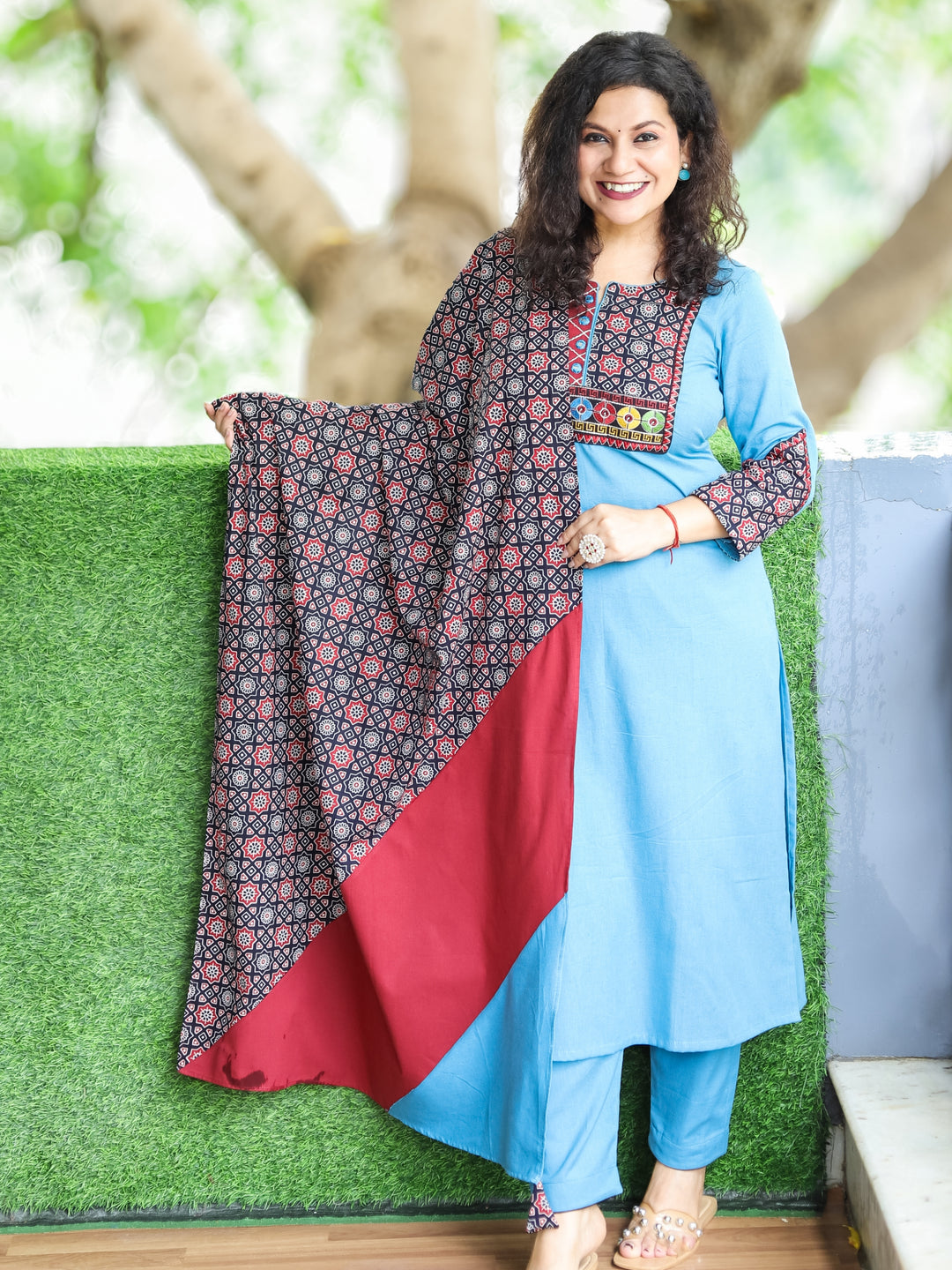 Kumkum Aqua Sky Kutch Patch Mirror and Thread Embroidery Cotton 3 Piece Set