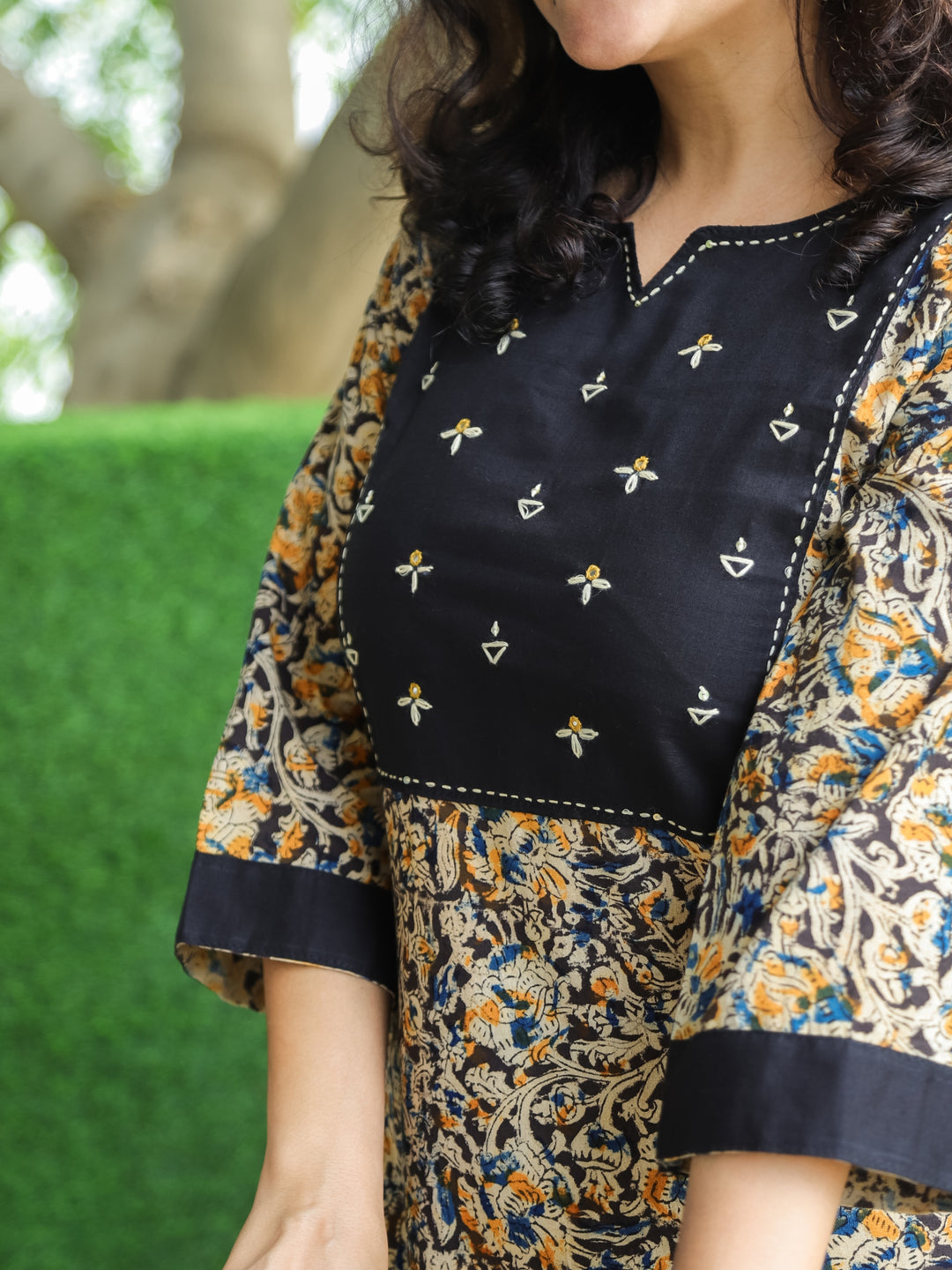 Sajni Coal Black Floral Thread Work Yoke with Kalamkari Printed Cotton 2 PIece Set