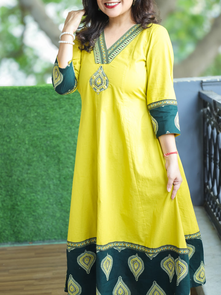 Rivaazi Lemon Yellow V Neck and Mirror Patch in Printed Hemline Anarkali Cotton Kurti
