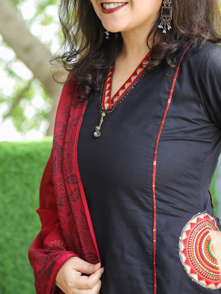 Phoolan Ebony Black V Neck Lace Work with Embroiered Pocket Cotton 3 Piece Set-D3