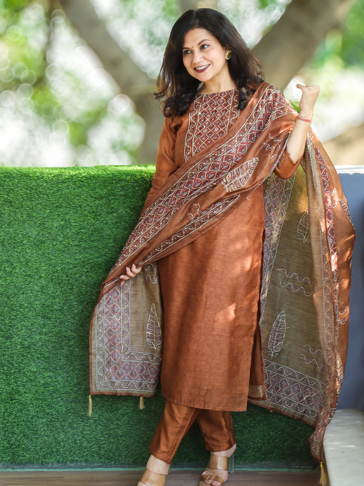 Sanam Powder Brown Printed Yoke with Kantha Work Detailing Chanderi 3 PIece Set