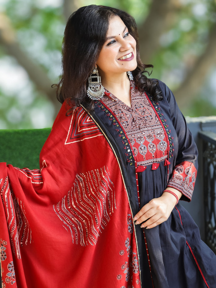 Swaroopi Oil Black Printed Yoke with Mirror Pintuck and Gathered Mul Chanderi 3 Piece Set