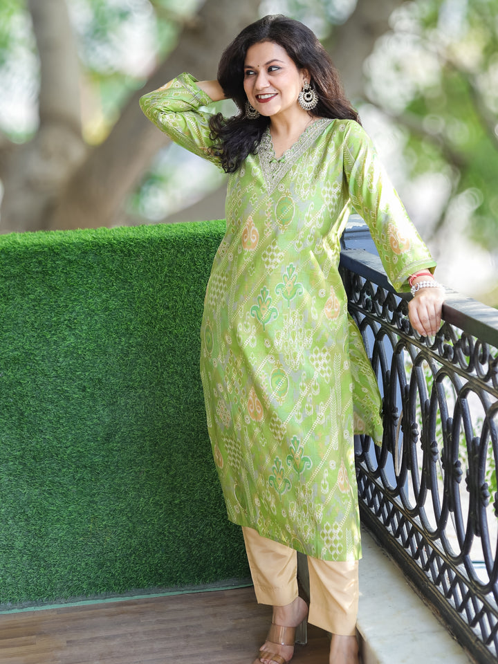 Daarshvi Fern Green V Embellish Neck Work in Digital Floral Print Modal Kurti