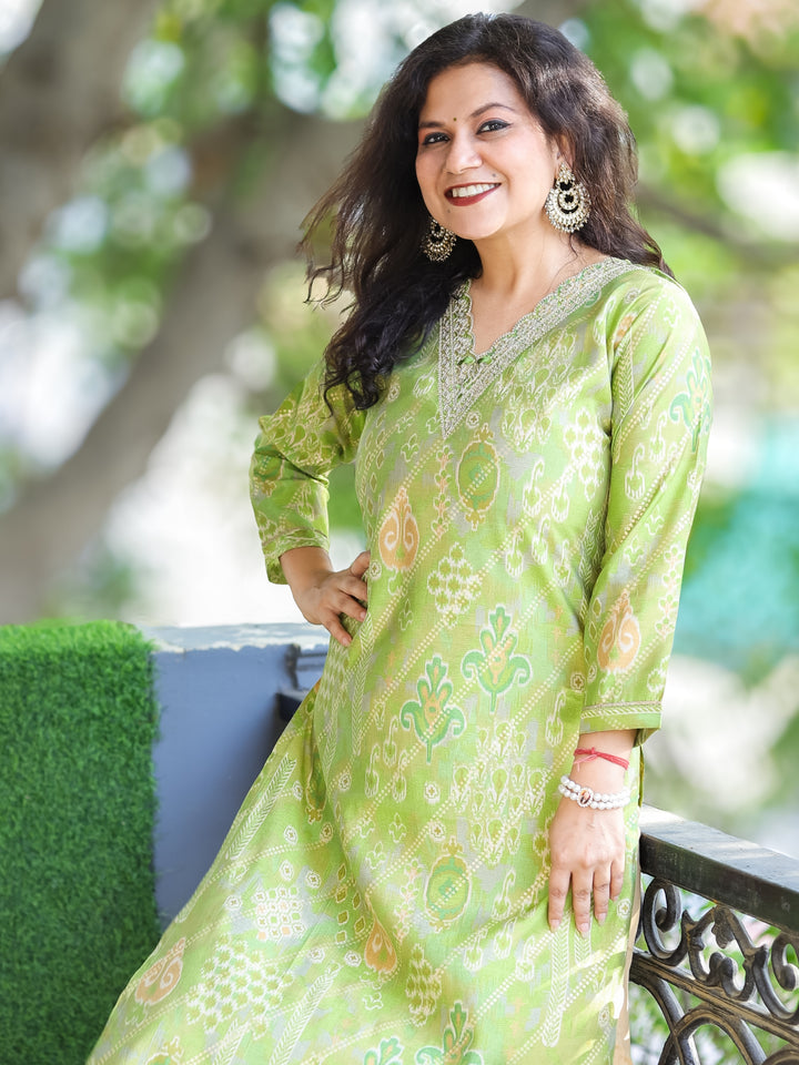 Daarshvi Fern Green V Embellish Neck Work in Digital Floral Print Modal Kurti