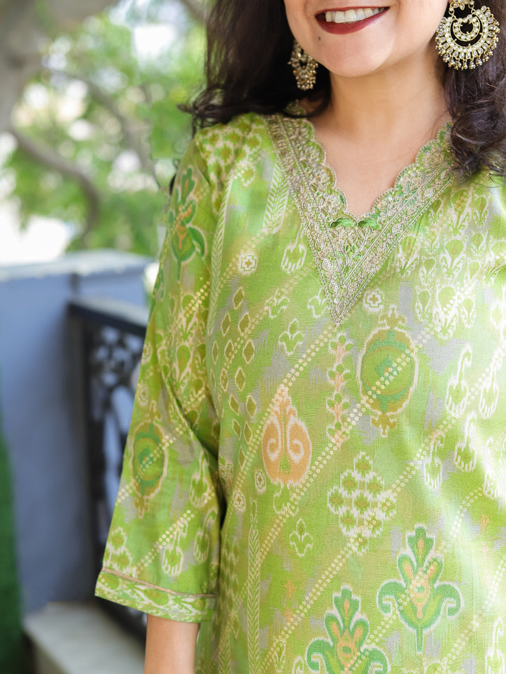 Daarshvi Fern Green V Embellish Neck Work in Digital Floral Print Modal Kurti