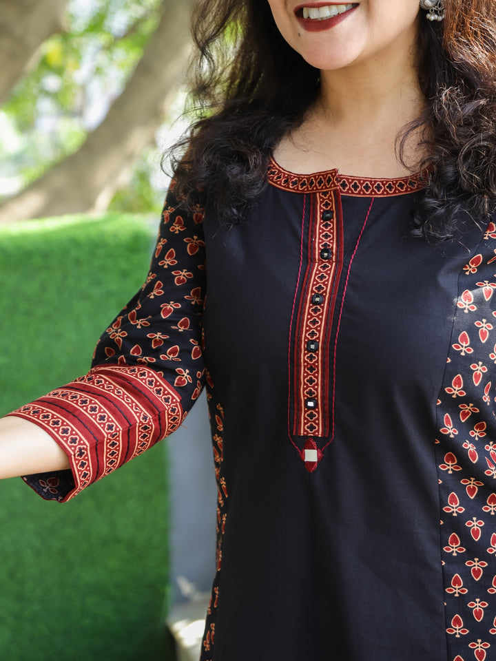 Kumari Oil Black Ban Collar Patch with Mirror In Panel Style Gamthi Print Cotton Kurti