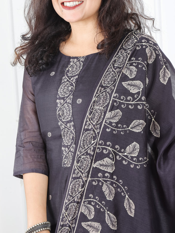 Jiya Stone Grey Digital Printed Hemline with Kantha Detailing Chanderi 3 Piece Set