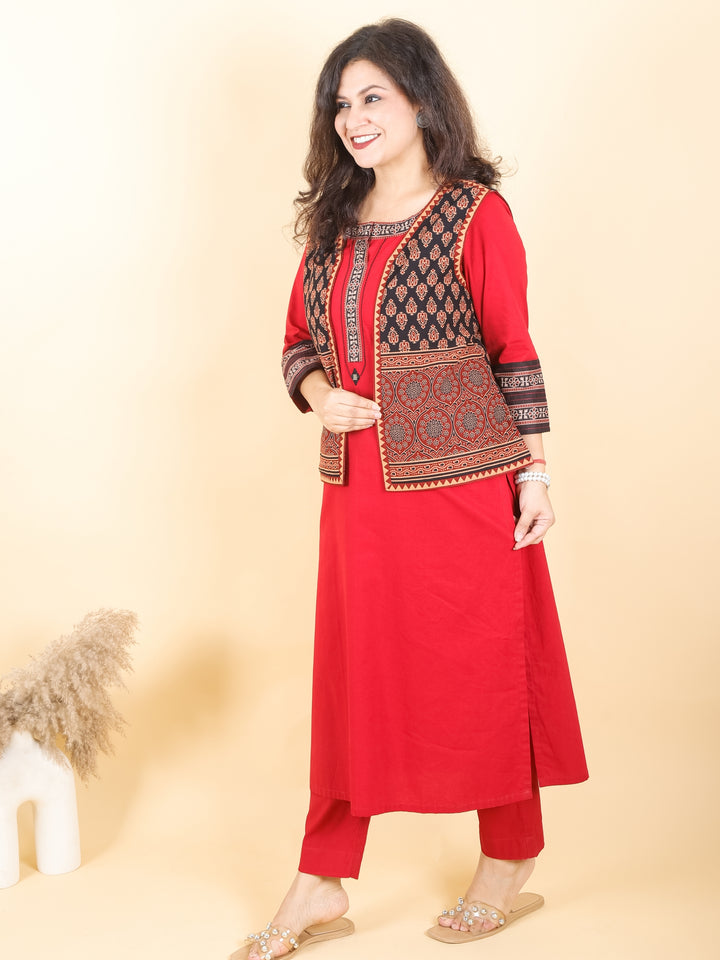 Sejal Faded Black in All Over Gamthi Printed Cotton Jacket