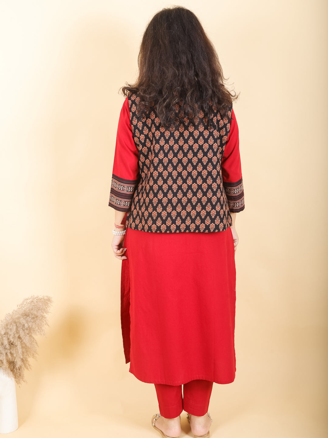 Sejal Faded Black in All Over Gamthi Printed Cotton Jacket