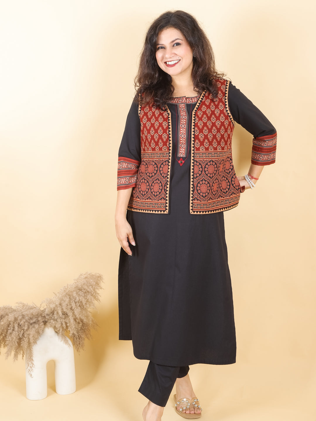 Sejal Maroon Red In All Over Gamthi Printed Cotton Jacket